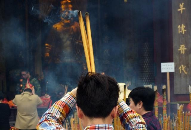 旺好運 東洋命相館 問神趣 神啊 我是否該離開這家公司 問神達人 這樣問神不負責任
